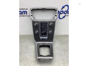 Gebruikte Multi Media Regelunit Volvo V40 (MV) 2.0 D4 16V Prijs € 100,00 Margeregeling aangeboden door Gebr Opdam B.V.