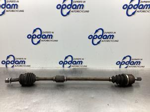 Gebruikte Aandrijfas rechts-voor Hyundai i20 1.2i 16V Prijs € 75,00 Margeregeling aangeboden door Gebr Opdam B.V.