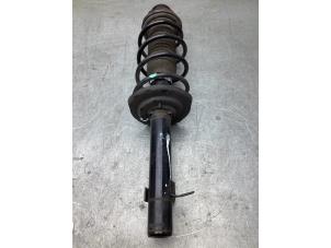 Używane Amortyzator prawy przód Citroen C1 1.0 12V VVT-i Cena € 50,00 Procedura marży oferowane przez Gebr Opdam B.V.