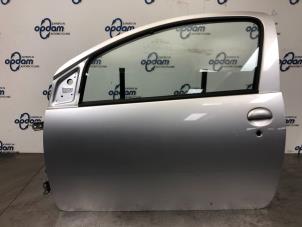 Begagnade Dörr, 2-dörrars, vänster Toyota Aygo (B10) 1.0 12V VVT-i Pris € 100,00 Marginaltabell erbjuds av Gebr Opdam B.V.
