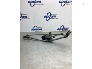 Używane Silnik i mechanizm wycieraczki Dacia Sandero II 0.9 TCE 12V Cena € 60,00 Procedura marży oferowane przez Gebr Opdam B.V.