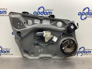 Gebruikte Ruitmechaniek 4Deurs links-voor Mercedes A (W169) 1.5 A-150 5-Drs. Prijs € 75,00 Margeregeling aangeboden door Gebr Opdam B.V.