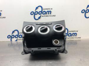 Używane Panel sterowania nagrzewnicy Hyundai i10 (F5) 1.1i 12V Cena € 60,00 Procedura marży oferowane przez Gebr Opdam B.V.