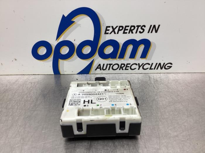 Deur module van een Mercedes-Benz C (W205) C-200 1.6 CDI BlueTEC, C-200 d 16V 2016