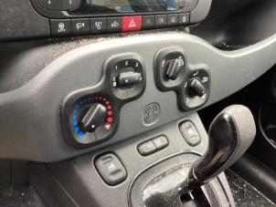 Gebruikte Kachel Bedieningspaneel Fiat Panda/Pandina (312) 0.9 TwinAir Turbo 80 Prijs € 50,00 Margeregeling aangeboden door Gebr Opdam B.V.