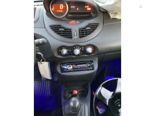 Gebruikte Kilometerteller KM Renault Twingo II (CN) 1.2 16V Prijs € 100,00 Margeregeling aangeboden door Gebr Opdam B.V.