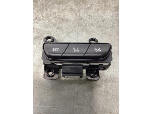 Gebruikte Stoelverstellings Schakelaar Kia Niro I (DE) 1.6 GDI PHEV Prijs € 35,00 Margeregeling aangeboden door Gebr Opdam B.V.