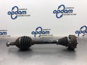 Gebruikte Aandrijfas links-voor Volkswagen Polo V (6R) 1.2 TDI 12V BlueMotion Prijs € 50,00 Margeregeling aangeboden door Gebr Opdam B.V.