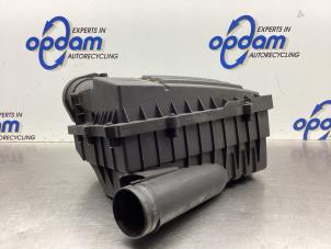 Gebruikte Luchtfilterhuis Volkswagen Touran (1T1/T2) 2.0 TDI 16V 140 Prijs € 40,00 Margeregeling aangeboden door Gebr Opdam B.V.