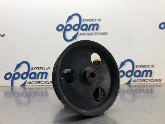 Servostyrningspump från en Dacia Logan MCV (KS) 1.6 16V 2007