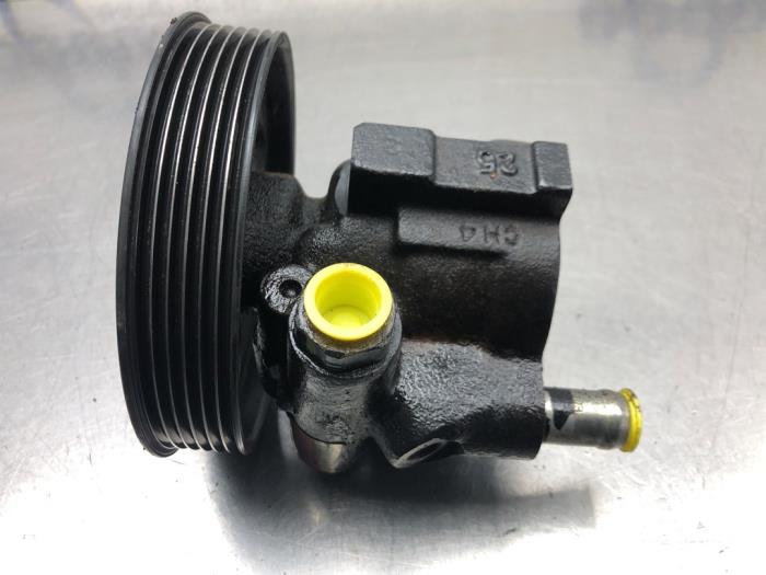 Servostyrningspump från en Dacia Logan MCV (KS) 1.6 16V 2007