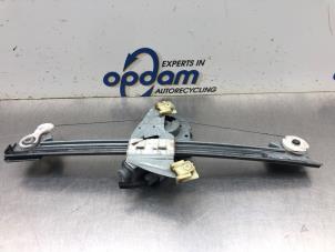 Begagnade Fönstermekanism, 2-dörrars, vänster fram Peugeot 107 1.0 12V Pris € 50,00 Marginaltabell erbjuds av Gebr Opdam B.V.