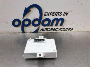 Begagnade Navigeringsmodul Renault Clio IV Estate/Grandtour (7R) 1.5 Energy dCi 90 FAP Pris € 50,00 Marginaltabell erbjuds av Gebr Opdam B.V.