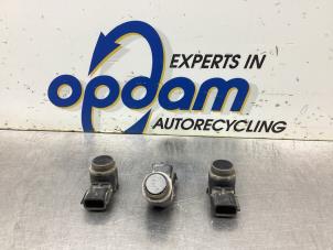 Gebruikte Sensor PDC Renault Scénic III (JZ) 1.4 16V TCe 130 Prijs € 60,00 Margeregeling aangeboden door Gebr Opdam B.V.