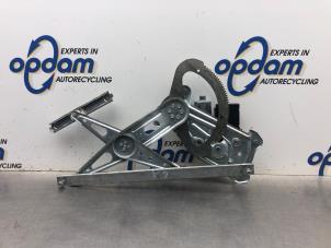 Begagnade Fönstermekanism för bakre dörr, 4-dörrars, vänster Renault Scénic III (JZ) 1.4 16V TCe 130 Pris € 75,00 Marginaltabell erbjuds av Gebr Opdam B.V.