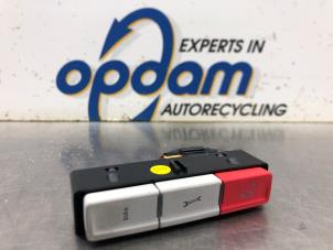 Gebruikte SOS knop Volkswagen Polo VI (AW1) 1.0 TSI 12V Prijs € 25,00 Margeregeling aangeboden door Gebr Opdam B.V.