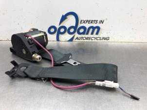 Używane Pas bezpieczenstwa prawy tyl Renault Clio II (BB/CB) 1.2 16V Cena € 40,00 Procedura marży oferowane przez Gebr Opdam B.V.