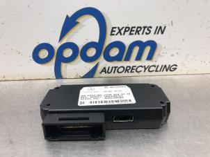 Gebruikte Telefoon Module Mercedes C (W203) 1.8 C-180K 16V Prijs € 30,00 Margeregeling aangeboden door Gebr Opdam B.V.