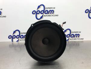 Begagnade Högtalare Volkswagen Golf V (1K1) 1.6 FSI 16V Pris € 20,00 Marginaltabell erbjuds av Gebr Opdam B.V.