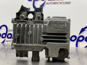 Używane Sterownik Start/Stop Citroen C4 Cactus (0B/0P) 1.2 PureTech 110 12V Cena € 100,00 Procedura marży oferowane przez Gebr Opdam B.V.