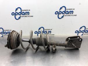 Gebruikte Schokdemperpoot rechts-voor Renault Laguna II Grandtour (KG) 2.0 dCi 16V Prijs € 50,00 Margeregeling aangeboden door Gebr Opdam B.V.