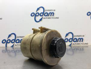 Begagnade Styrservotank Renault Laguna II Grandtour (KG) 2.0 dCi 16V Pris € 25,00 Marginaltabell erbjuds av Gebr Opdam B.V.