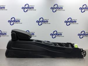 Gebruikte Armleuning Mini Countryman (F60) 1.5 12V One Prijs € 175,00 Margeregeling aangeboden door Gebr Opdam B.V.