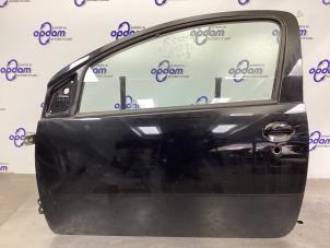 Begagnade Dörr, 2-dörrars, vänster Toyota Aygo (B10) 1.0 12V VVT-i Pris € 100,00 Marginaltabell erbjuds av Gebr Opdam B.V.