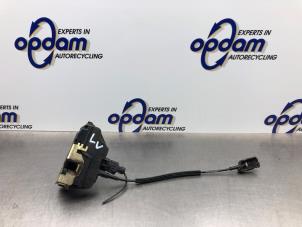 Begagnade Dörrlåsmekanism, 4-dörrars, vänster fram Renault Laguna II (BG) 1.8 16V Pris € 60,00 Marginaltabell erbjuds av Gebr Opdam B.V.