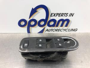 Gebruikte Raam schakelaar elektrisch Renault Megane II (BM/CM) 1.6 16V Prijs € 30,00 Margeregeling aangeboden door Gebr Opdam B.V.