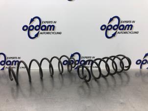 Gebruikte Schroefveer achter Citroen C4 Cactus (0B/0P) 1.2 PureTech 110 12V Prijs € 50,00 Margeregeling aangeboden door Gebr Opdam B.V.