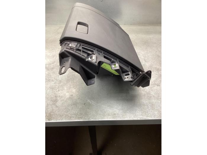 Handskfack från en Volkswagen Up! (121) 1.0 12V 60 2015