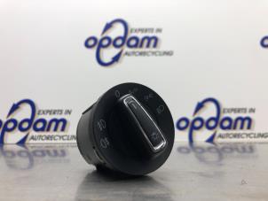 Gebruikte Schakelaar Licht Seat Leon (5FB) 2.0 TSI Cupra 300 16V Prijs € 40,00 Margeregeling aangeboden door Gebr Opdam B.V.