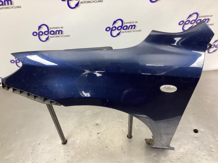 Framskärm, vänster från en Mazda 2 (NB/NC/ND/NE) 1.4 16V 2004