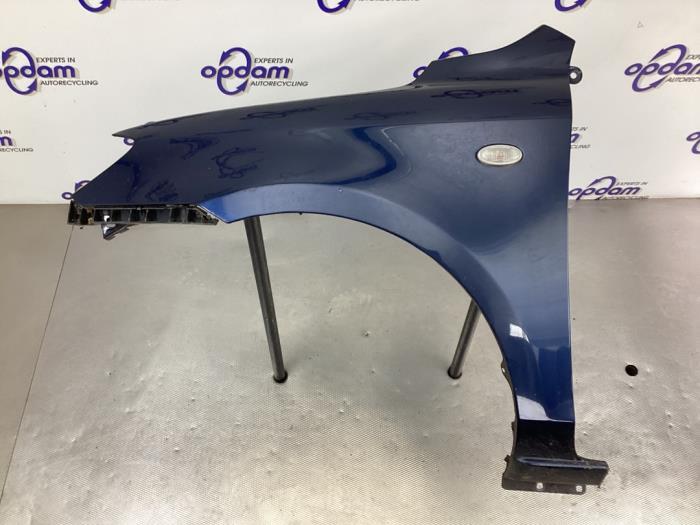 Framskärm, vänster från en Mazda 2 (NB/NC/ND/NE) 1.4 16V 2004