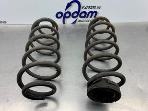 Gebruikte Schroefveer achter Volkswagen New Beetle (9C1/9G1) 2.0 Prijs € 40,00 Margeregeling aangeboden door Gebr Opdam B.V.