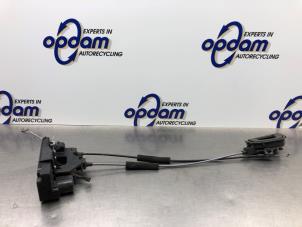Begagnade Dörrlåsmekanism, 4-dörrars, vänster bak Chevrolet Spark (M300) 1.0 16V Bifuel Pris € 35,00 Marginaltabell erbjuds av Gebr Opdam B.V.