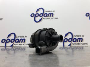 Używane Pompa wodna Audi A3 Sportback (8VA/8VF) 1.4 TFSI 16V e-tron Cena € 100,00 Procedura marży oferowane przez Gebr Opdam B.V.