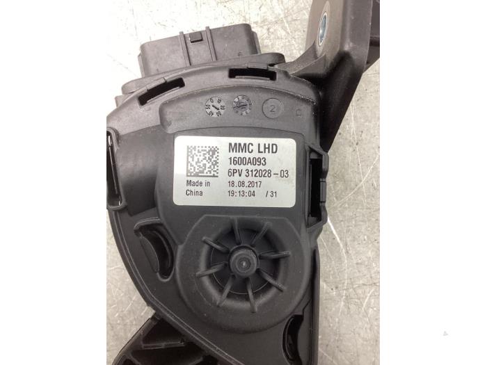 Gaspedaalpositie Sensor van een Mitsubishi Space Star (A0) 1.0 12V 2018