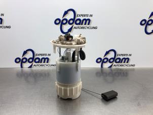 Gebruikte Benzinepomp Renault Scénic II (JM) 1.6 16V Prijs € 50,00 Margeregeling aangeboden door Gebr Opdam B.V.