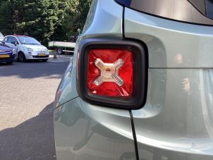 Begagnade Baklykta, vänster Jeep Renegade (BU) 1.5 T e-Hybrid 16V Pris € 150,00 Marginaltabell erbjuds av Gebr Opdam B.V.