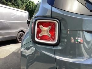 Begagnade Baklykta, vänster Jeep Renegade (BU) 1.4 Multi Air 16V Pris € 150,00 Marginaltabell erbjuds av Gebr Opdam B.V.