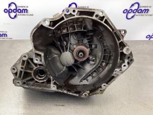 Gebruikte Versnellingsbak Opel Astra H (L48) 1.4 16V Twinport Prijs € 150,00 Margeregeling aangeboden door Gebr Opdam B.V.