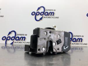 Begagnade Dörrlåsmekanism, 2-dörrars, vänster Renault Trafic New (FL) 2.5 dCi 16V 135 Pris € 35,00 Marginaltabell erbjuds av Gebr Opdam B.V.