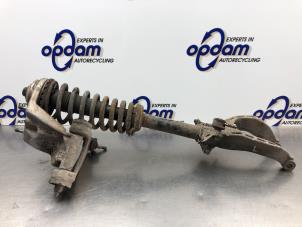 Gebruikte Veerpoot links-voor Alfa Romeo GT (937) 2.0 JTS 16V Prijs € 75,00 Margeregeling aangeboden door Gebr Opdam B.V.