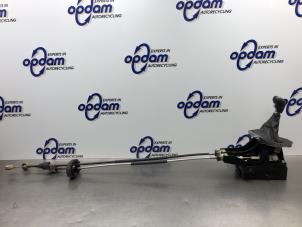 Gebruikte Versnellingsbak Bedieningskabel Opel Insignia Sports Tourer 1.4 Turbo 16V Ecotec Prijs € 150,00 Margeregeling aangeboden door Gebr Opdam B.V.