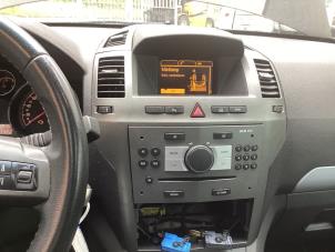 Używane Radioodtwarzacz CD Opel Zafira (M75) 2.2 16V Direct Ecotec Cena € 50,00 Procedura marży oferowane przez Gebr Opdam B.V.