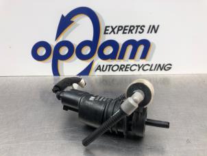 Gebruikte Ruitensproeierpomp voor Opel Insignia Sports Tourer 1.4 Turbo 16V Ecotec Prijs € 20,00 Margeregeling aangeboden door Gebr Opdam B.V.