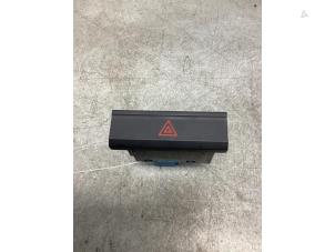 Begagnade Nödbelysningsbrytare Volkswagen T-Roc I 1.5 TSI Evo BMT 16V Pris € 10,00 Marginaltabell erbjuds av Gebr Opdam B.V.