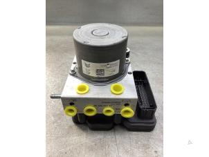 Używane Pompa ABS Peugeot 5008 II (M4/MC/MJ/MR) 1.2 12V e-THP PureTech 130 Cena € 250,00 Procedura marży oferowane przez Gebr Opdam B.V.